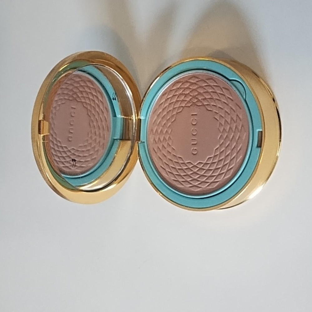 Reposh! Gucci Bronzer Shade 01. Great condition. - Picture 2 of 2